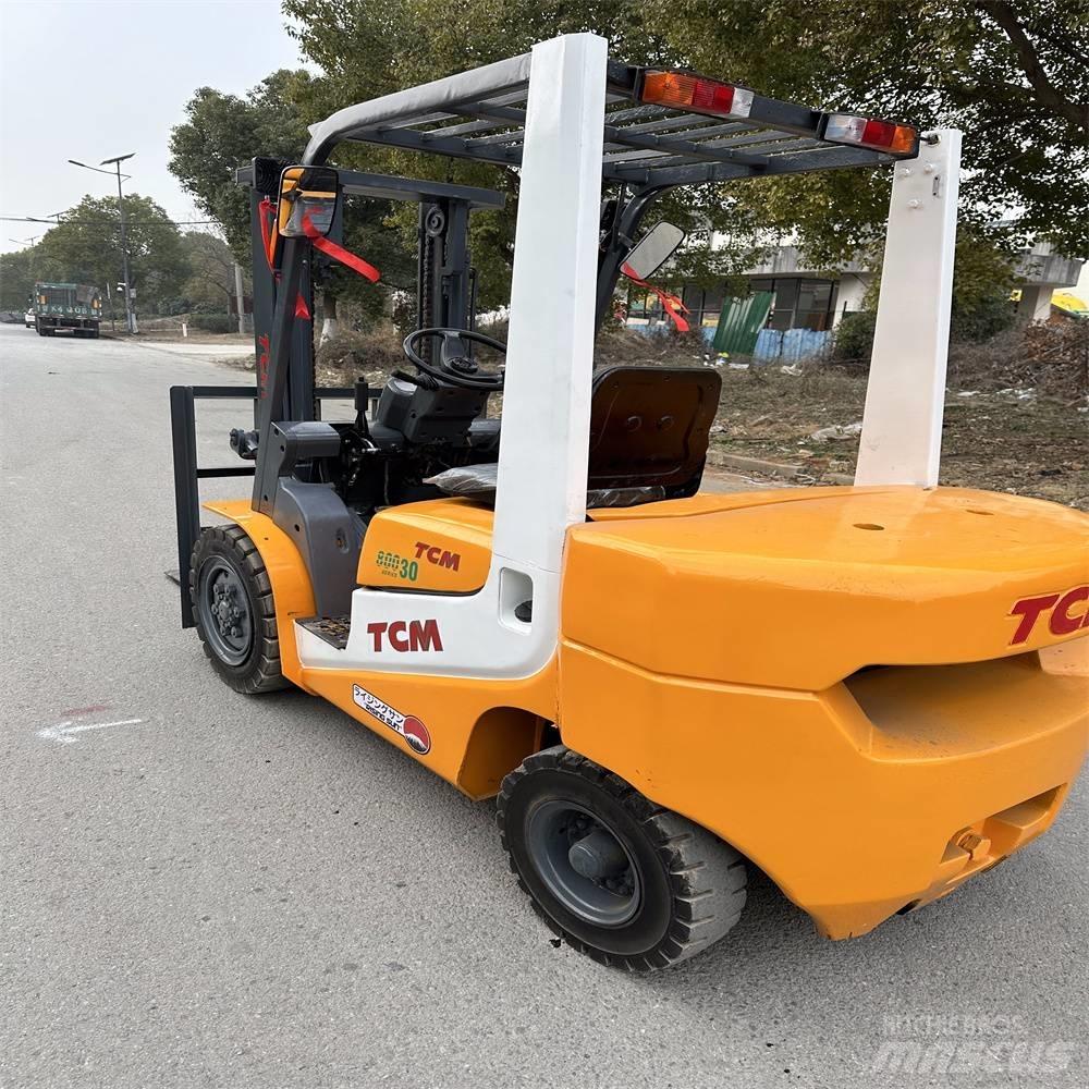 TCM FD30ZT Diesel Stapler