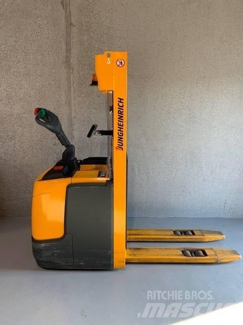 Jungheinrich ERC212 Deichselstapler
