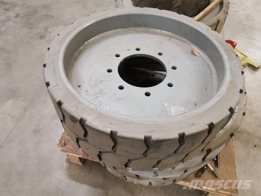 JLG E 300 AJP Reifen