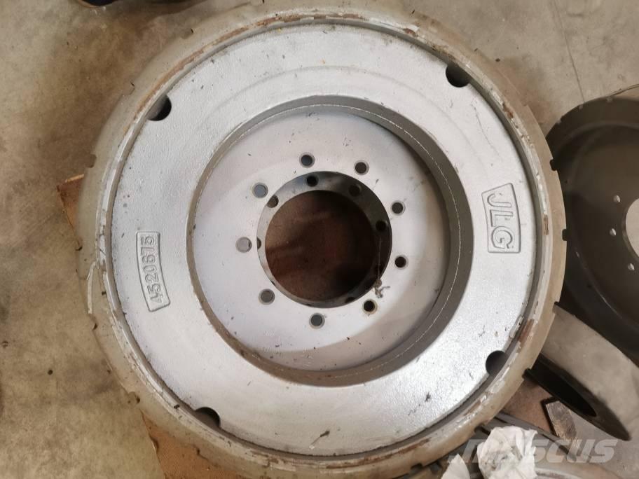 JLG E 300 AJP Reifen