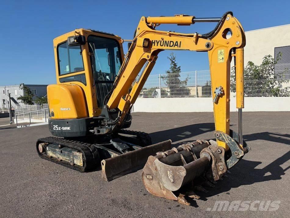 Hyundai R25Z-9 AK Minibagger < 7t