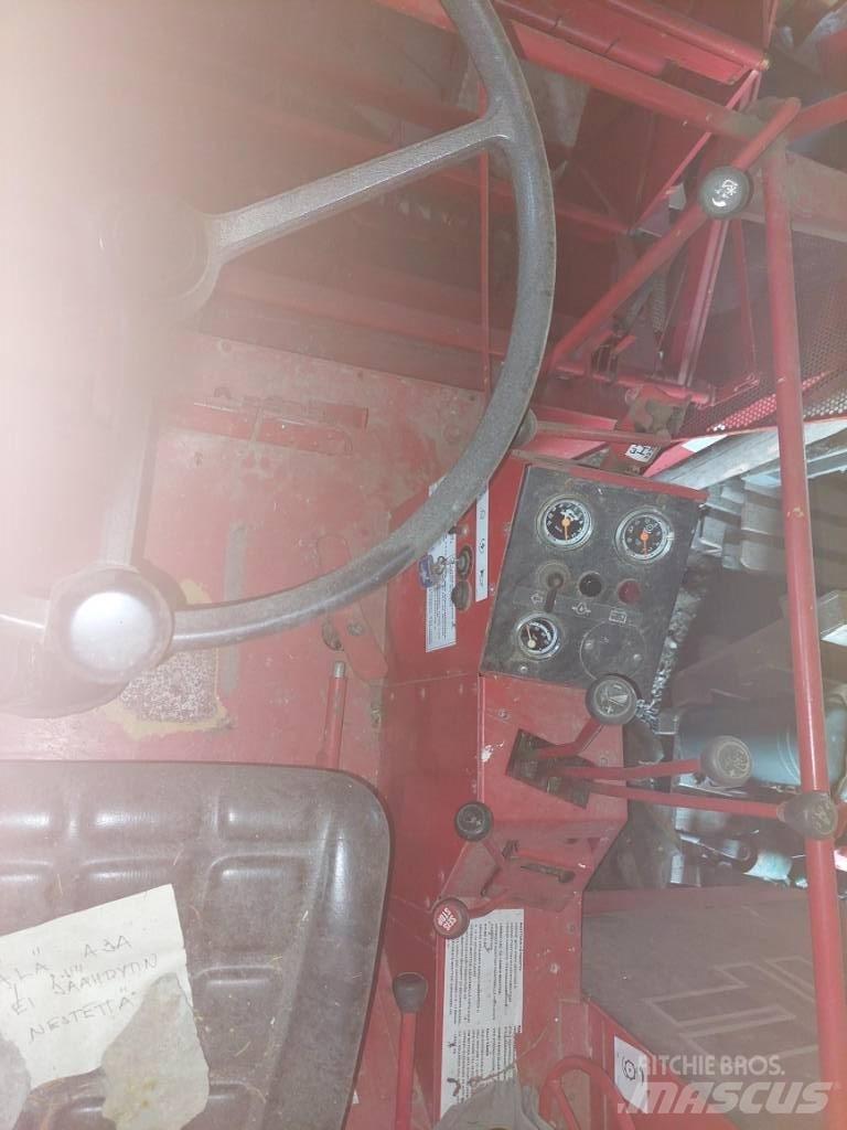 Massey Ferguson 330 Mähdrescher