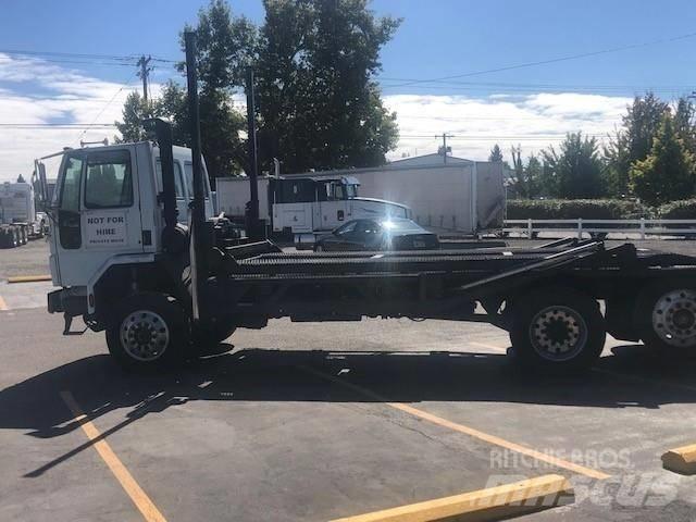 Sterling SC 8000 Autotransporter