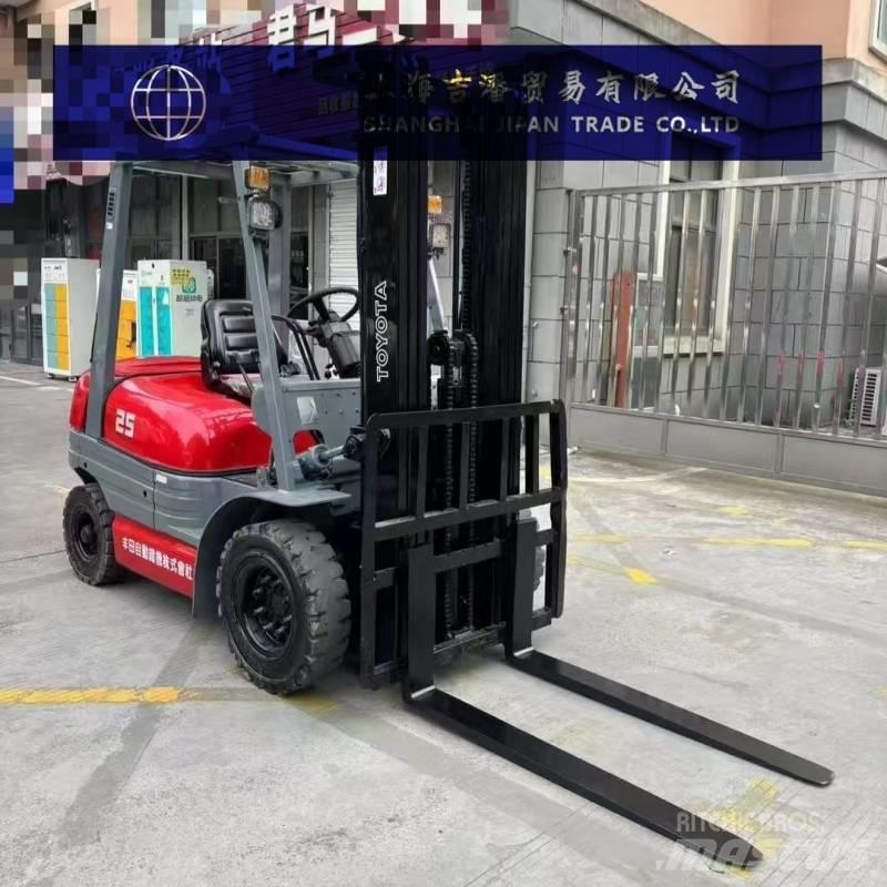 Toyota FD 25 Diesel Stapler