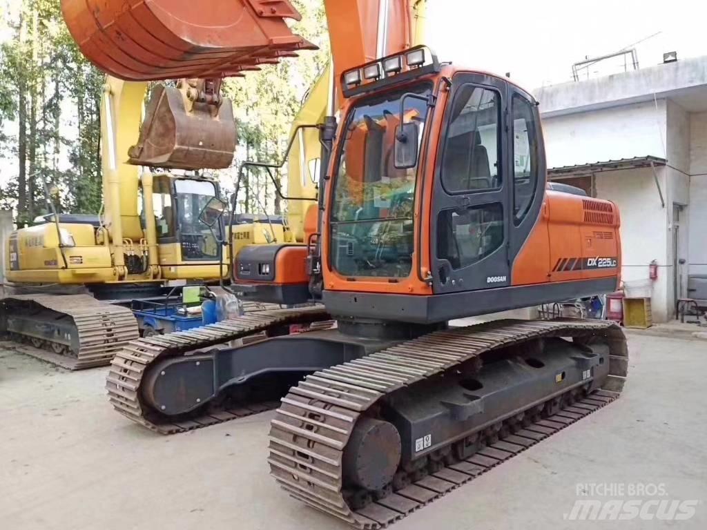 Doosan DX 225 LC Raupenbagger