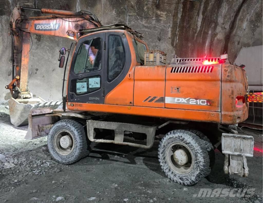 Doosan DX 210 W Mobilbagger