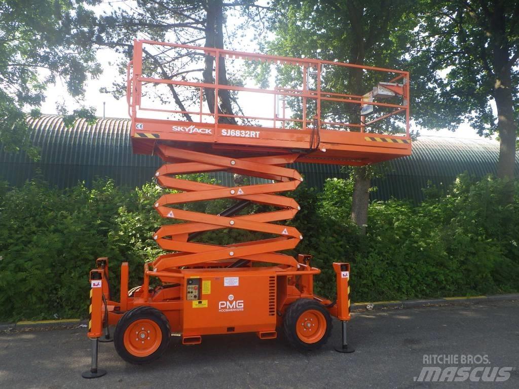 SkyJack SJ6832RT Scheren-Arbeitsbühnen
