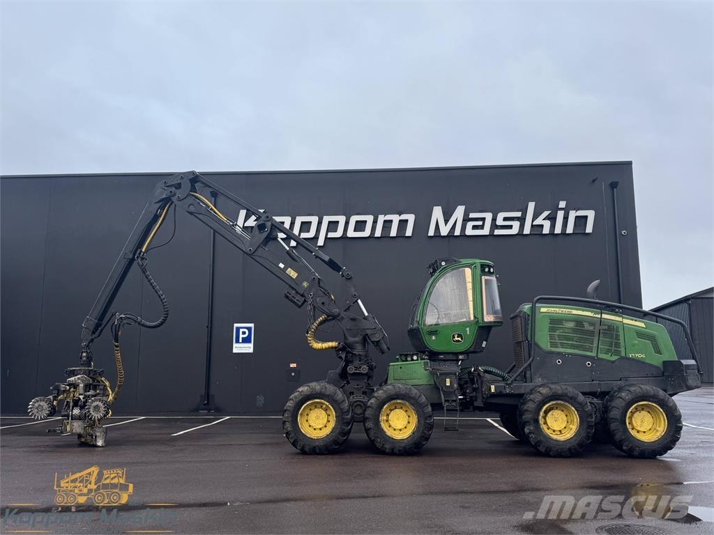 John Deere 1270G Harvester