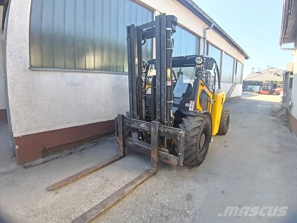 Bomaq B50 MP 4WD Diesel Stapler