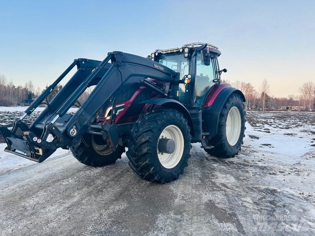 Valtra T 215 Active Traktoren
