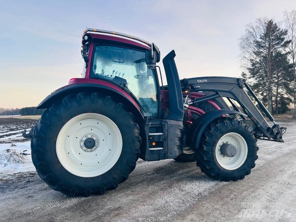 Valtra T 215 Active Traktoren