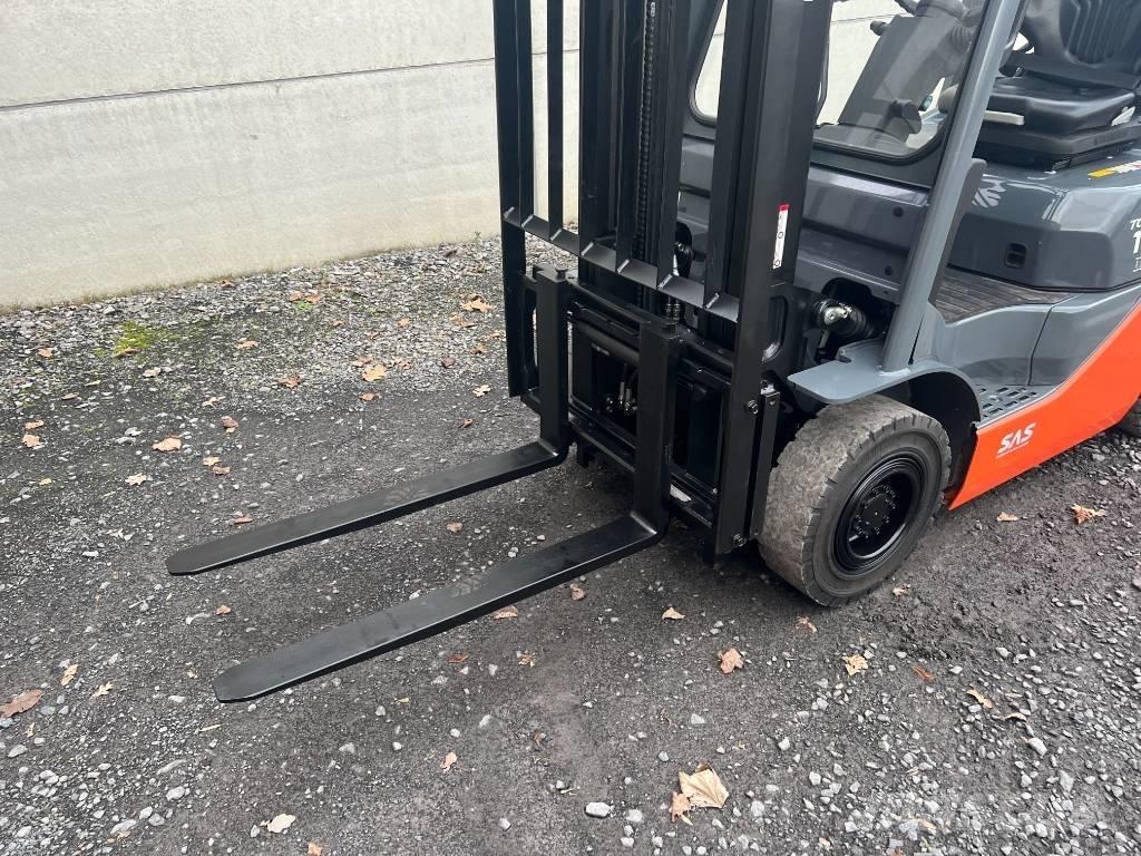 Toyota 02-8FGF15 Gas Stapler