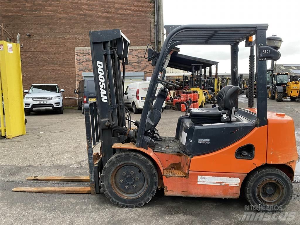 Doosan D25S-5 Diesel Stapler