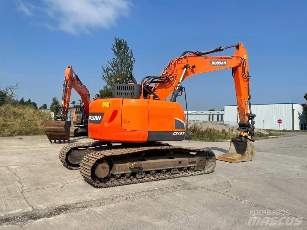 Doosan DX 235 LCR-5 Raupenbagger