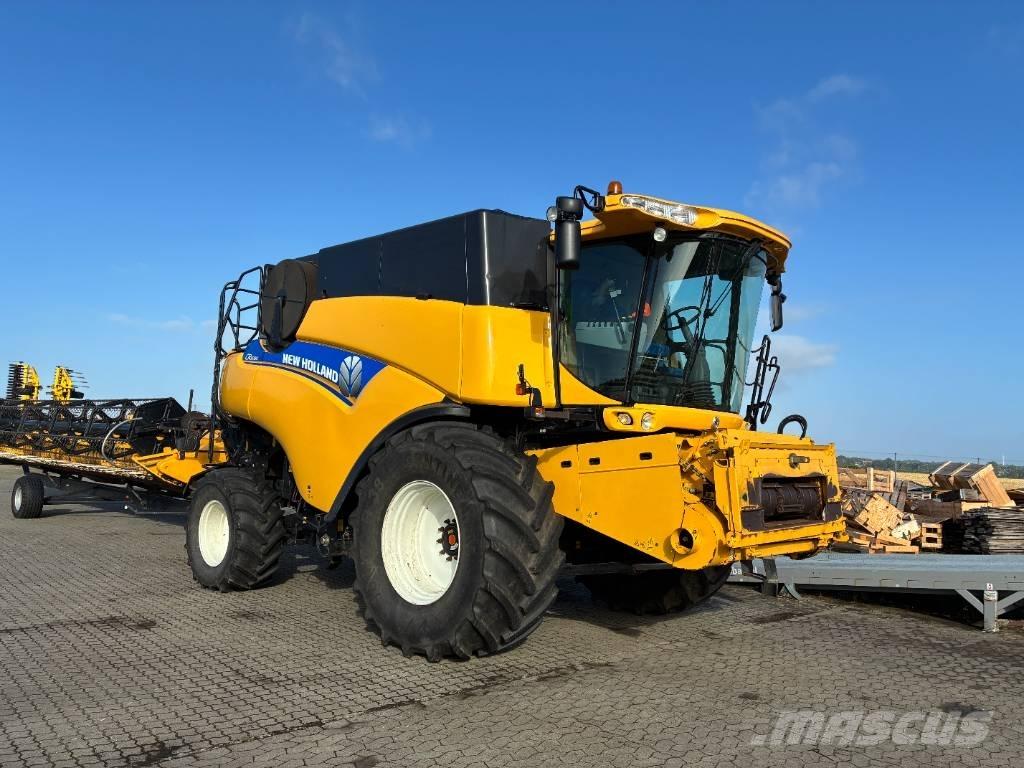 New Holland CR 9080 Mähdrescher