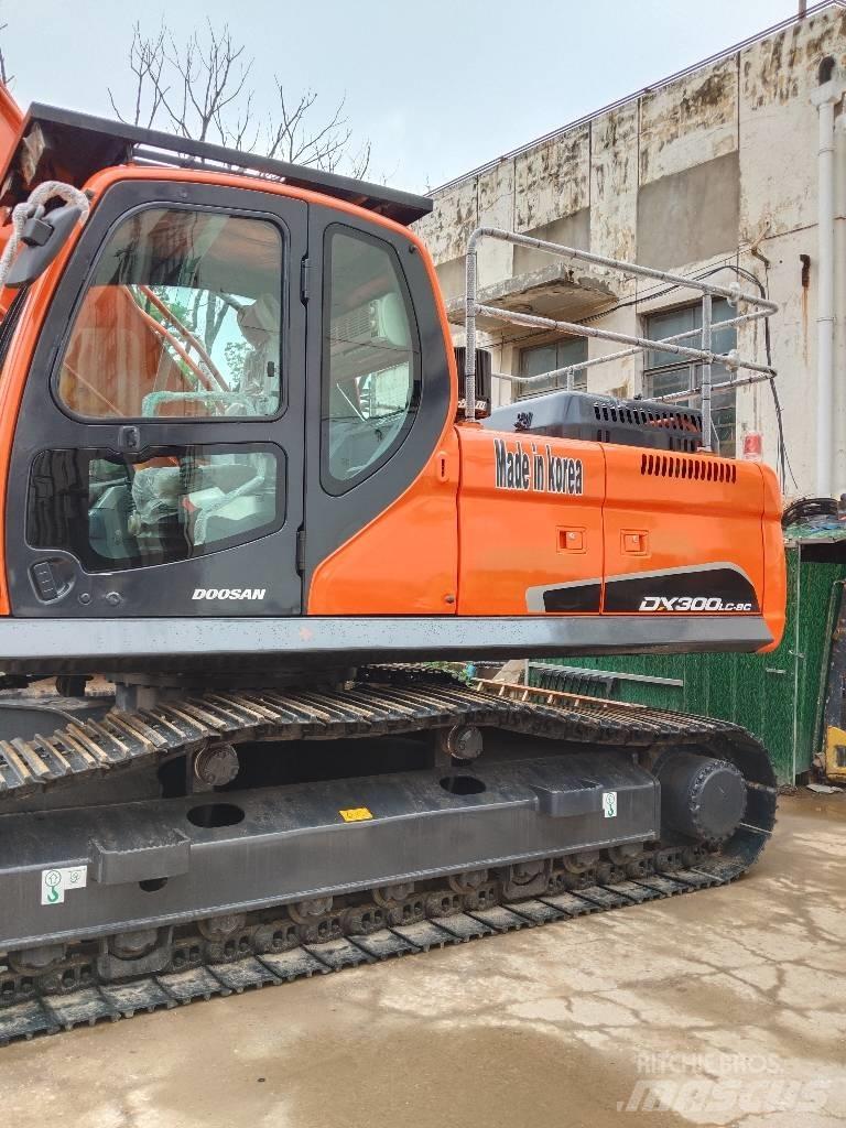Doosan DX 300 LC Raupenbagger