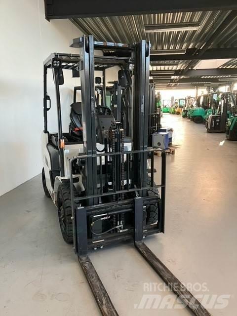 Mitsubishi FD25N3 Diesel Stapler