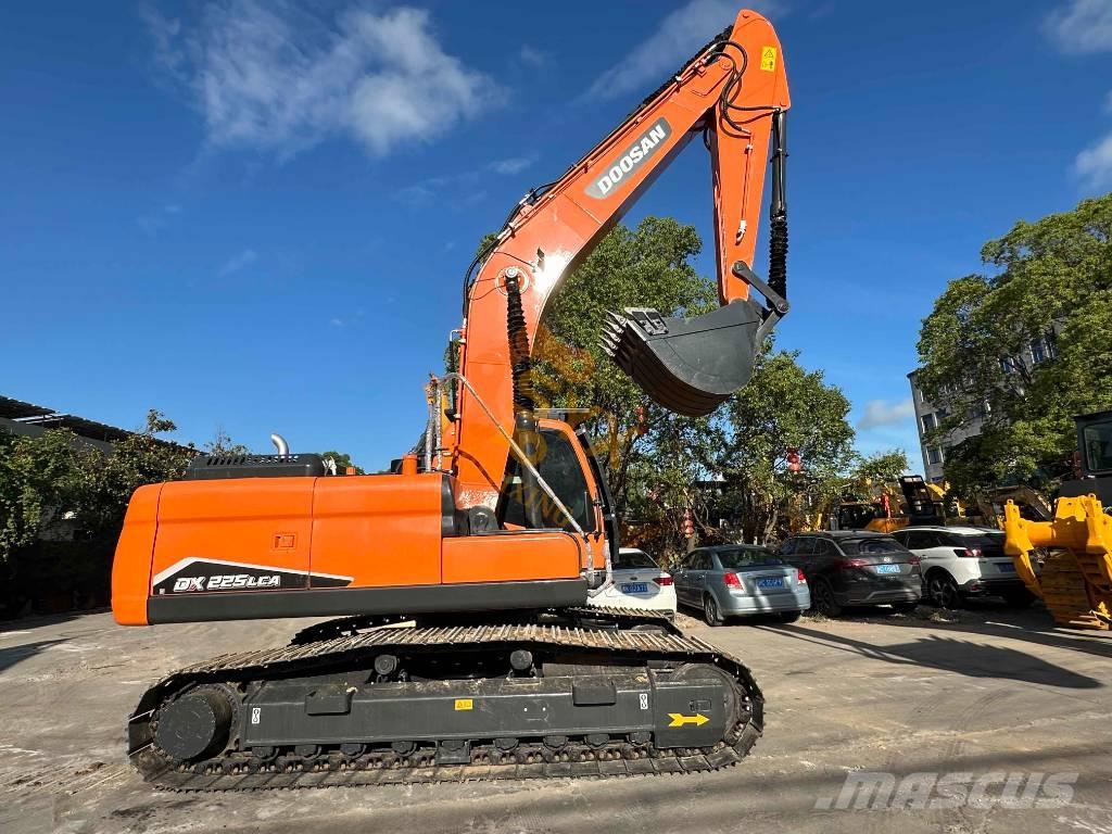 Doosan DX 225 LC Raupenbagger