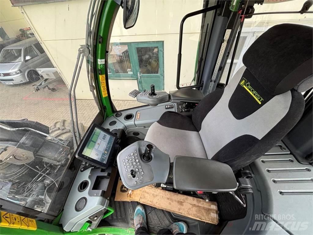 John Deere 1270 G Harvester