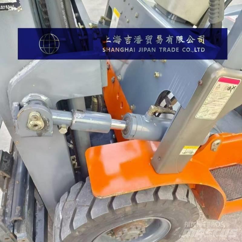 Heli H2000-25 Diesel Stapler