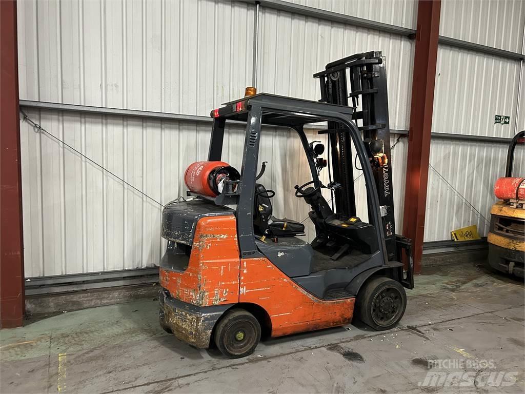 Toyota 8FGCU30 Gas Stapler