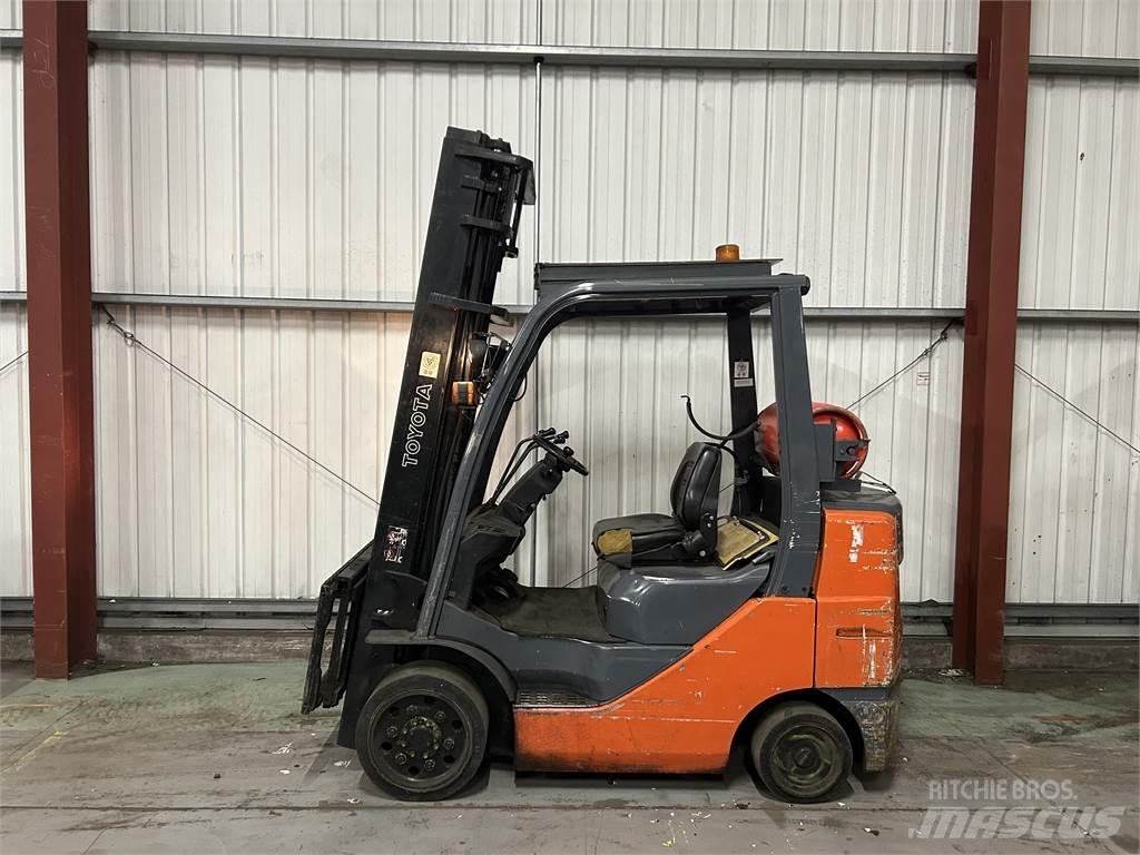 Toyota 8FGCU30 Gas Stapler
