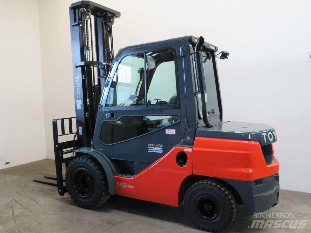 Toyota 8 FDJF 35 Diesel Stapler