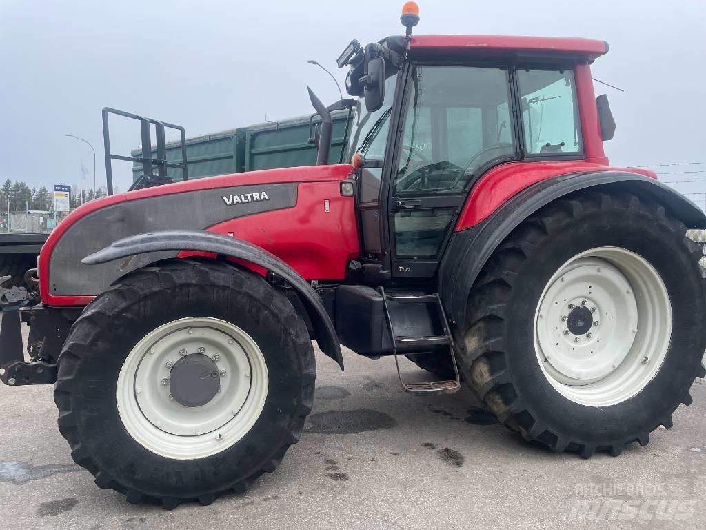 Valtra T 190 Traktoren