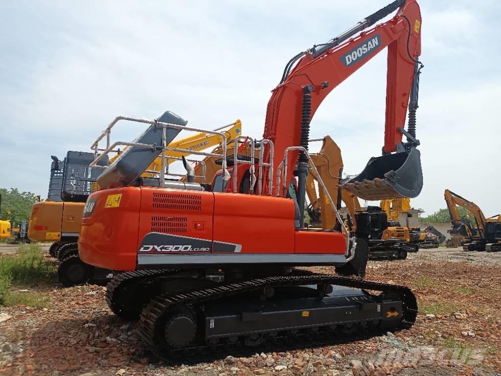Doosan DX 300 Raupenbagger