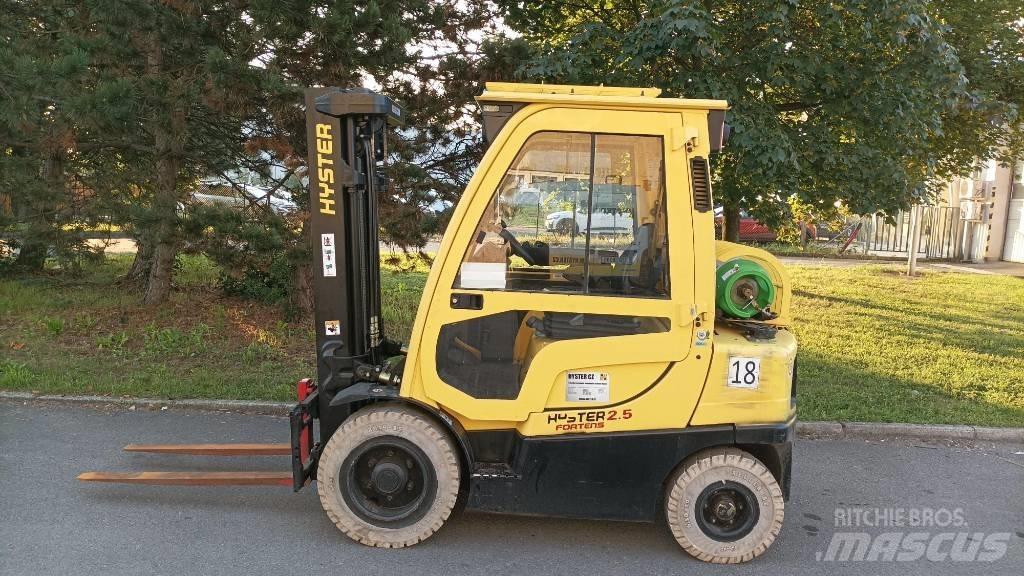 Hyster H2.5FT Gas Stapler