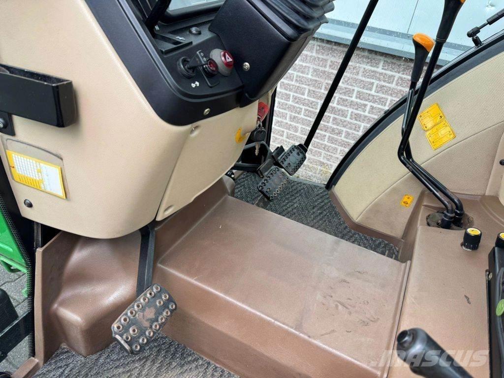 John Deere 5215 Traktoren