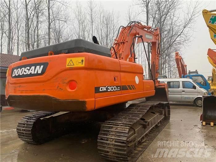 Doosan DX 300 Raupenbagger