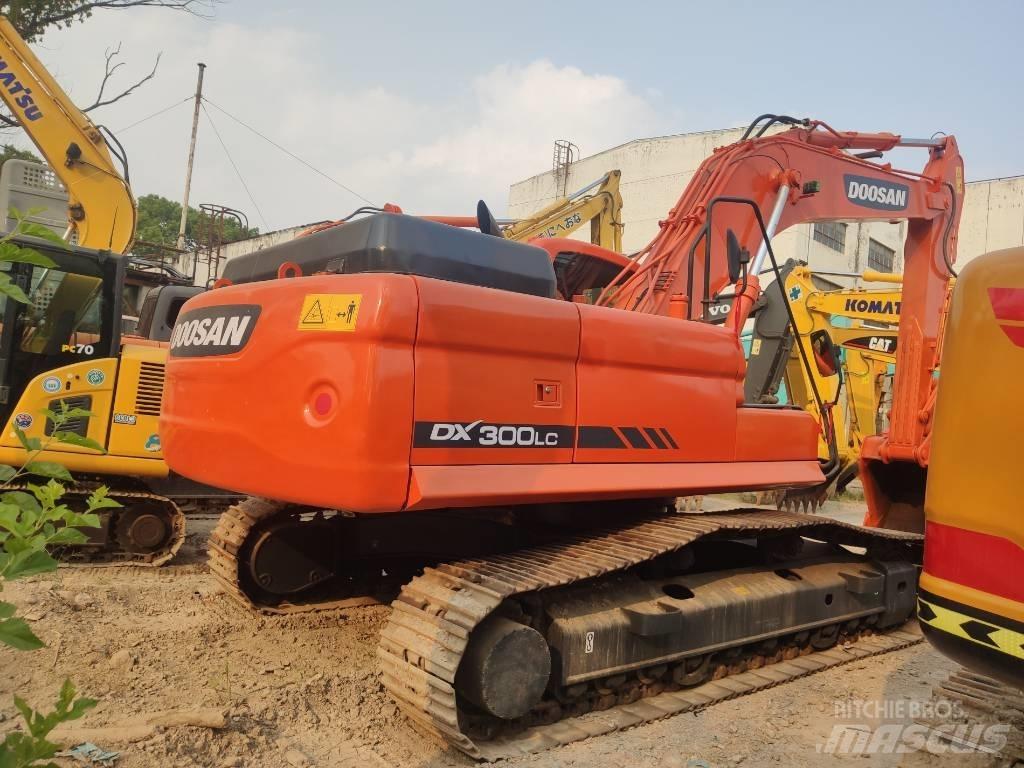 Doosan DX 300 Raupenbagger