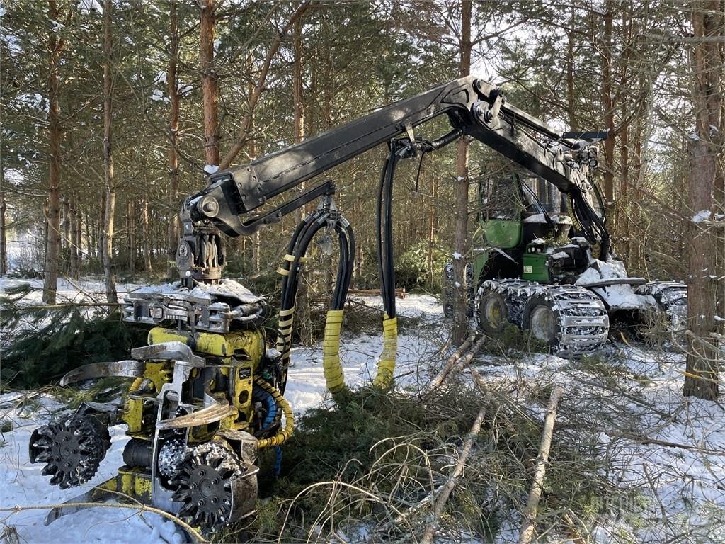 John Deere 1070E Harvester