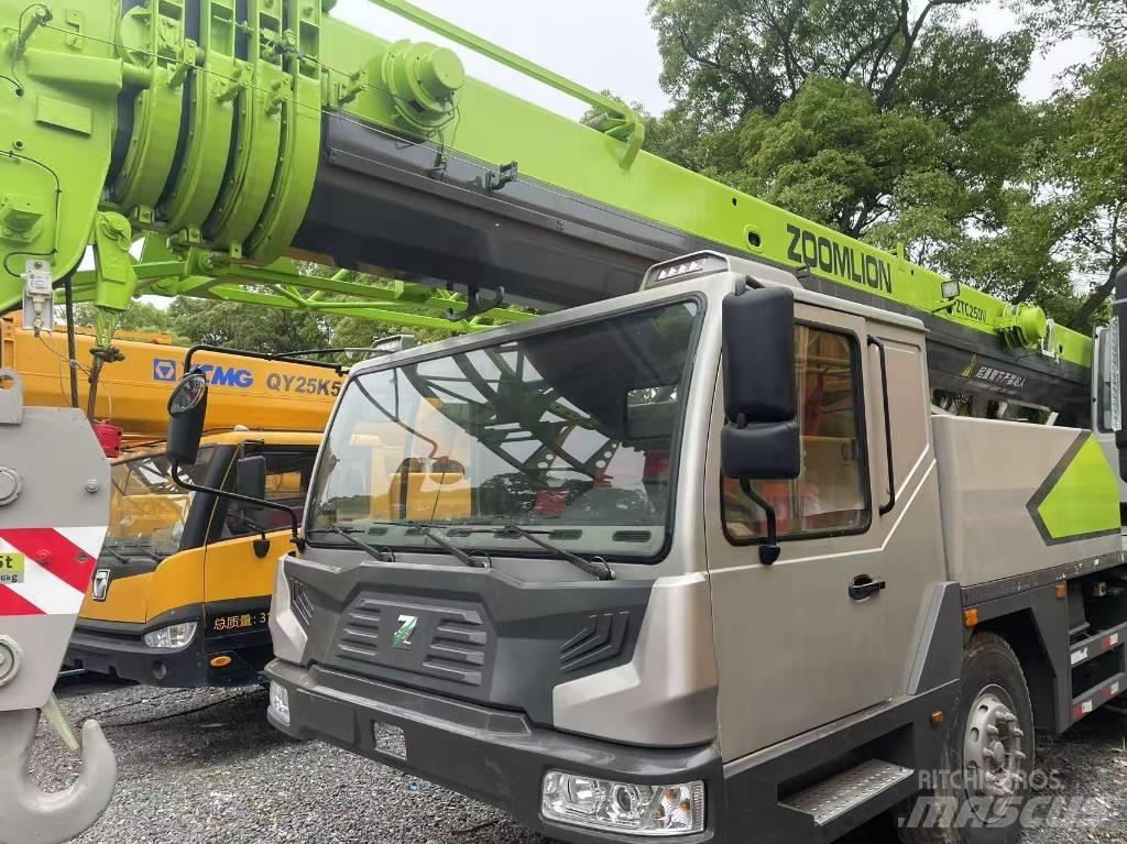 Zoomlion 25 ton All-Terrain-Krane