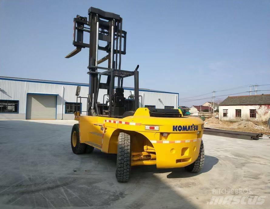 Komatsu FD 200 Diesel Stapler