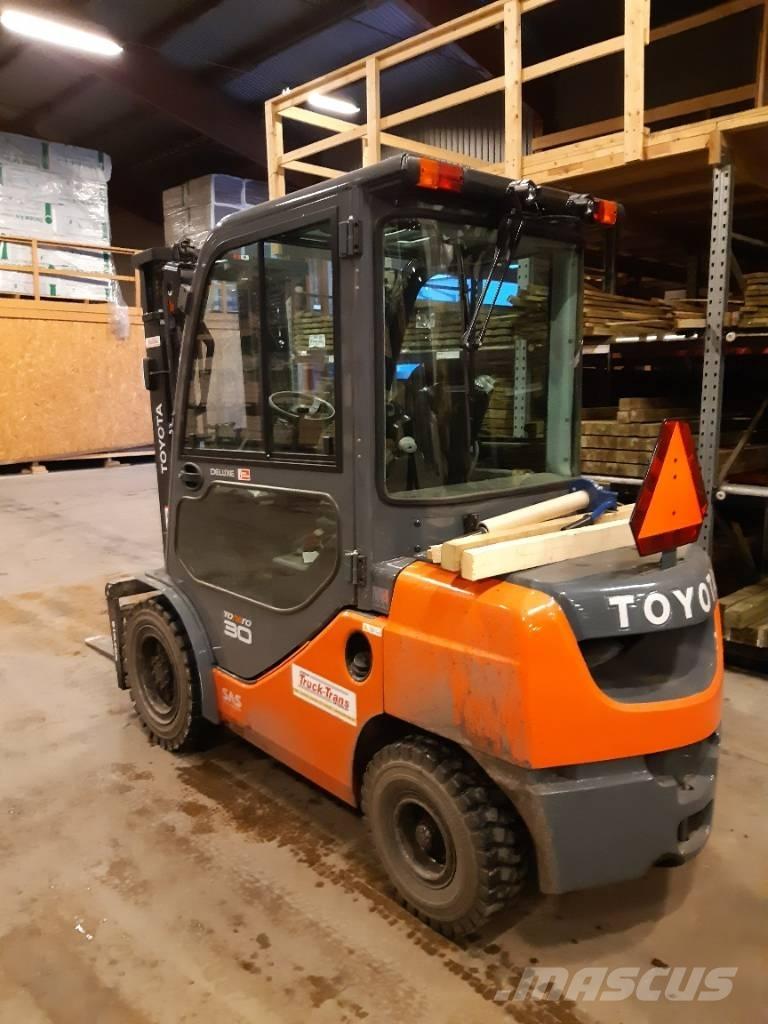 Toyota 02-8FDF30 Diesel Stapler