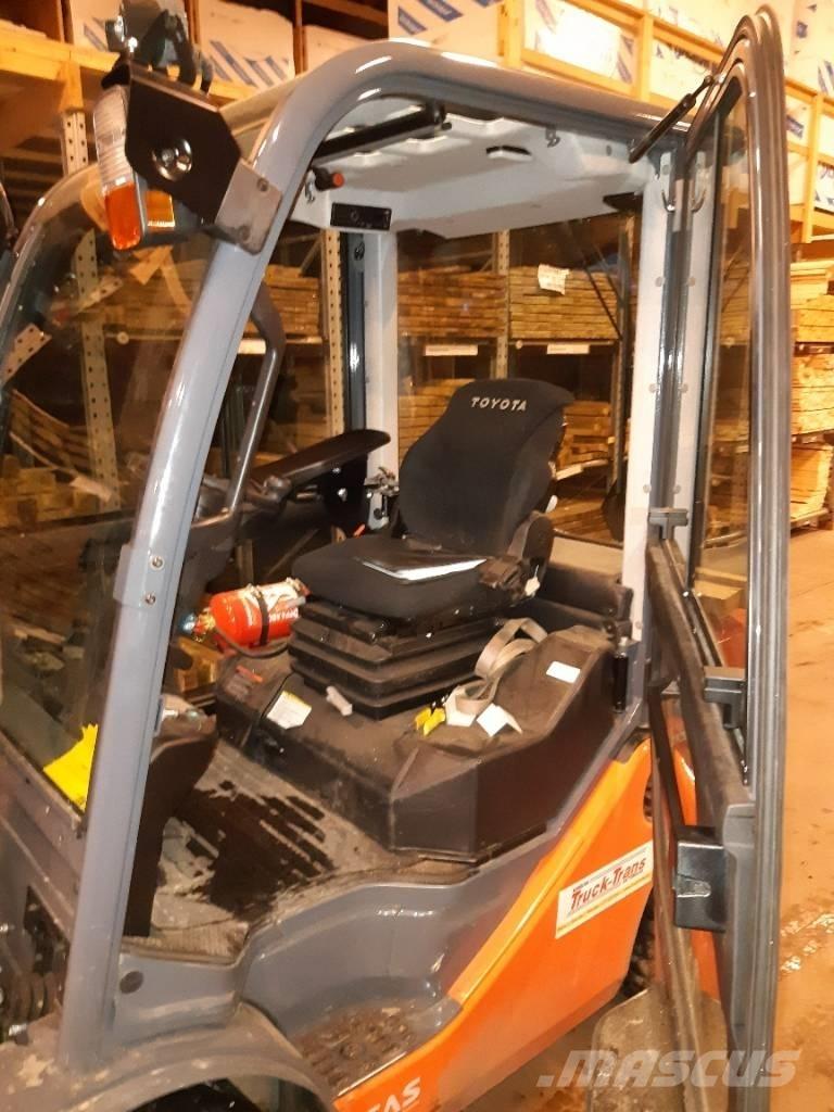 Toyota 02-8FDF30 Diesel Stapler