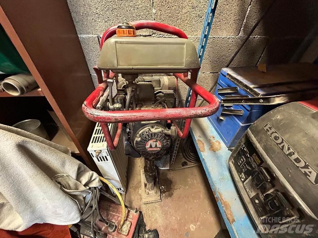 Mikasa MTR-40F Vibrationsgeräte