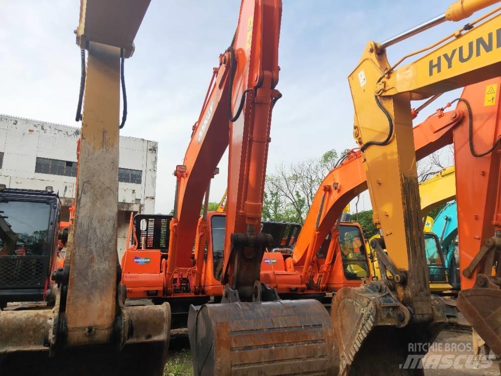Doosan DH 215-9 Raupenbagger