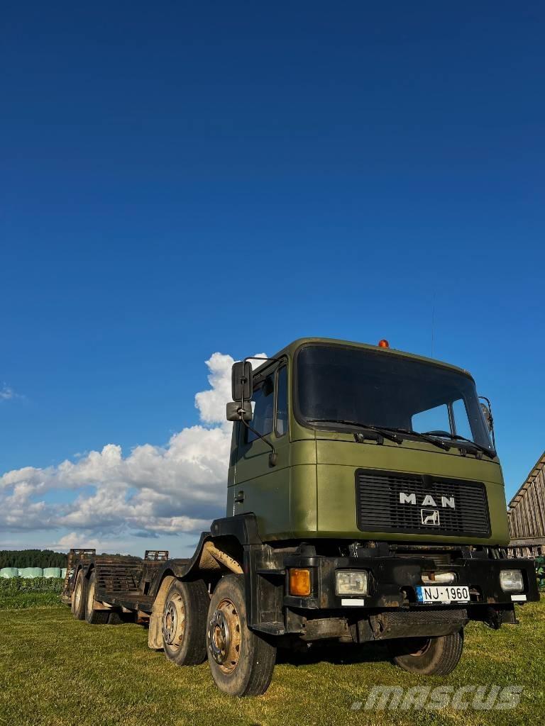 MAN 32.322 Holzfahrzeuge