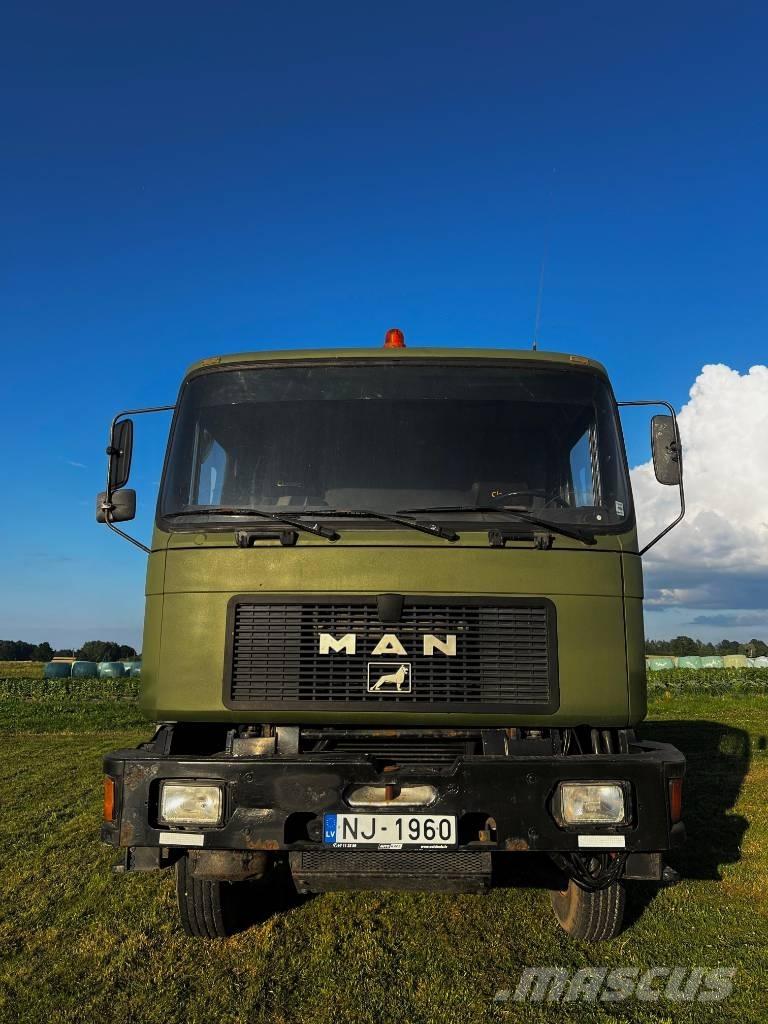 MAN 32.322 Holzfahrzeuge