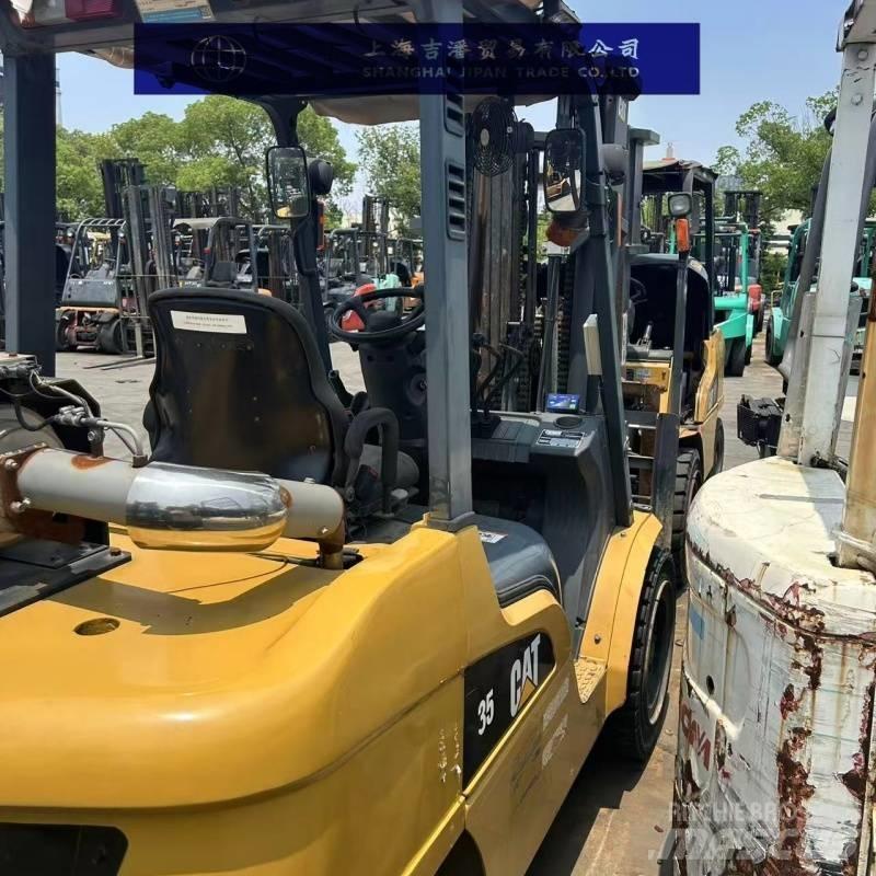 CAT 35 Diesel Stapler