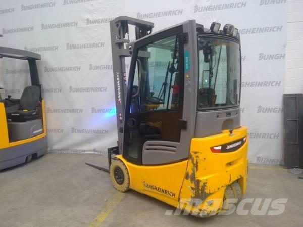 Jungheinrich EFG 215 Elektro Stapler
