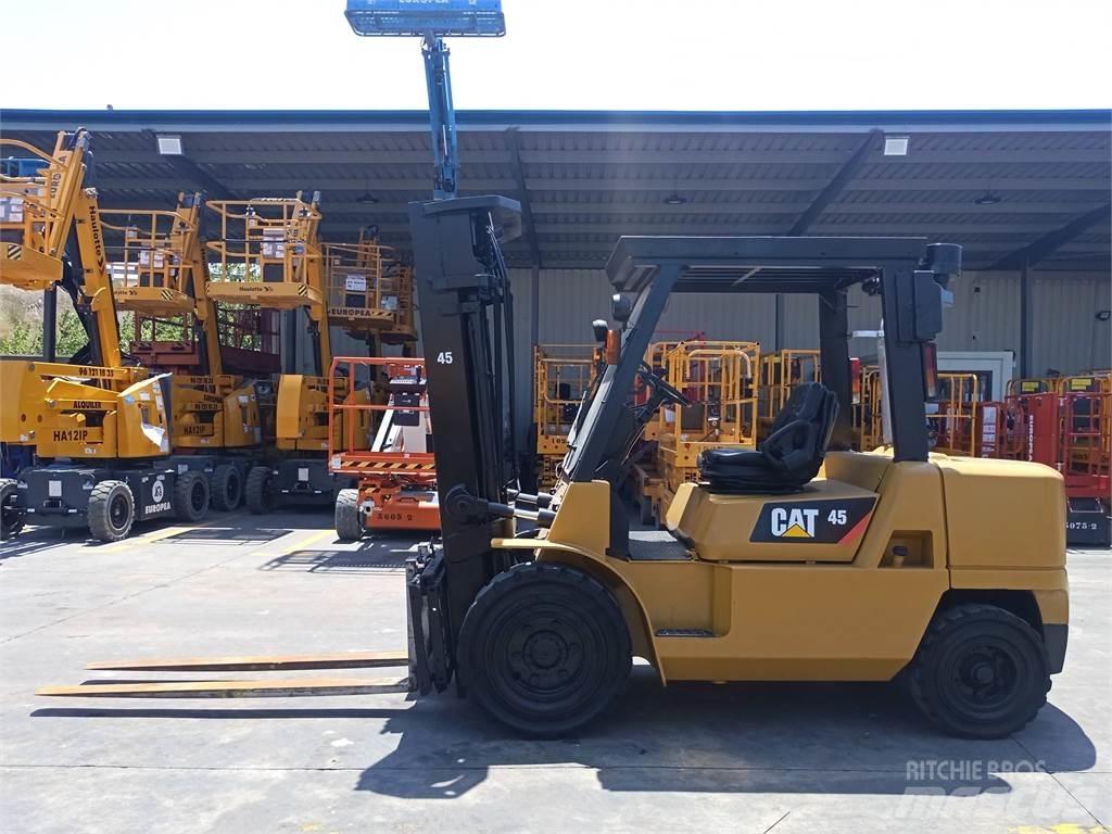CAT DP45K Diesel Stapler