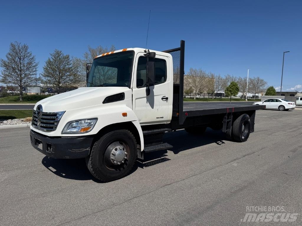 Hino 268 Pritschenwagen/Pritschenwagen mit Seitenklappe