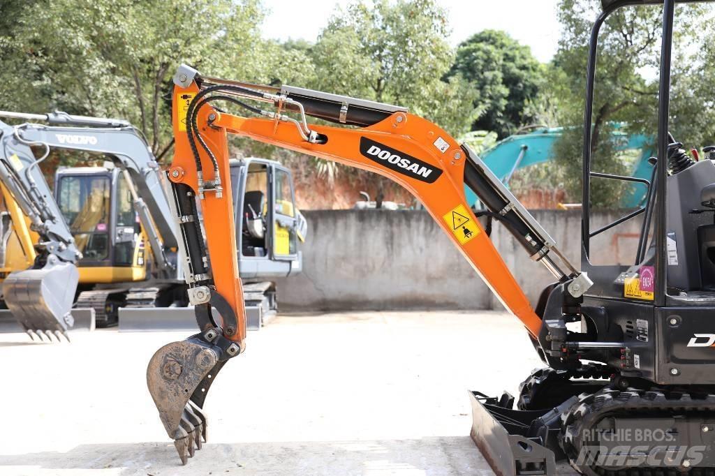 Doosan DX 17 Raupenbagger