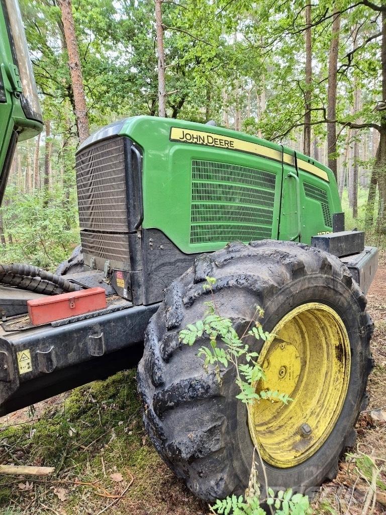 John Deere 1170 E Harvester