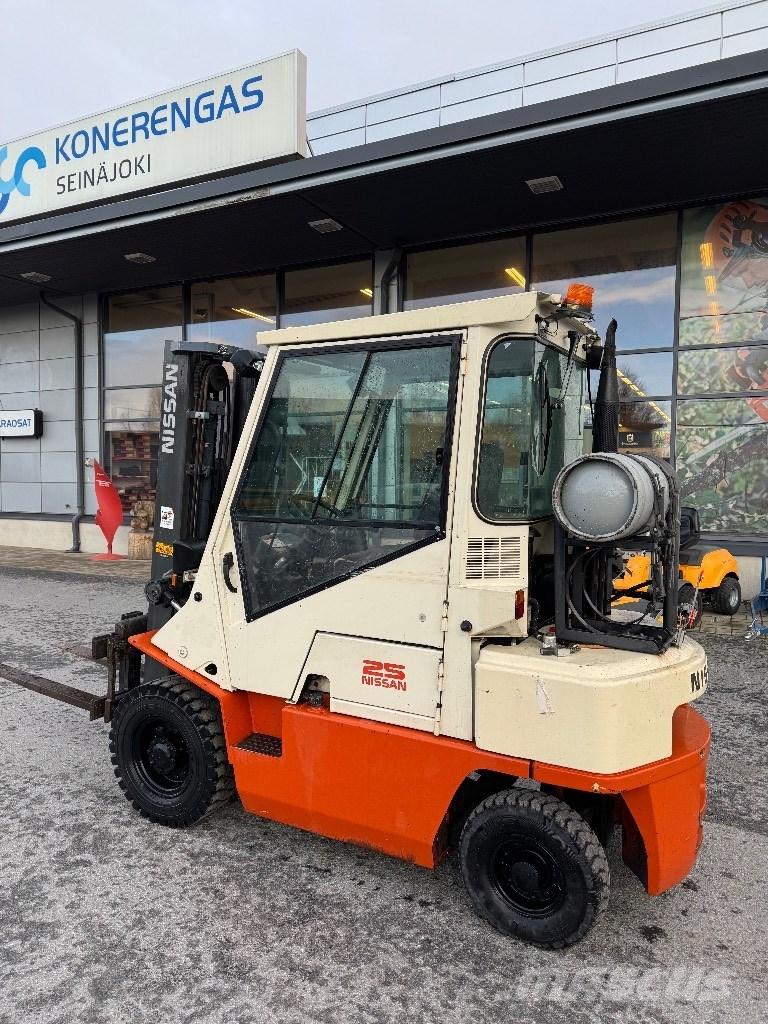 Nissan 25 Gas Stapler