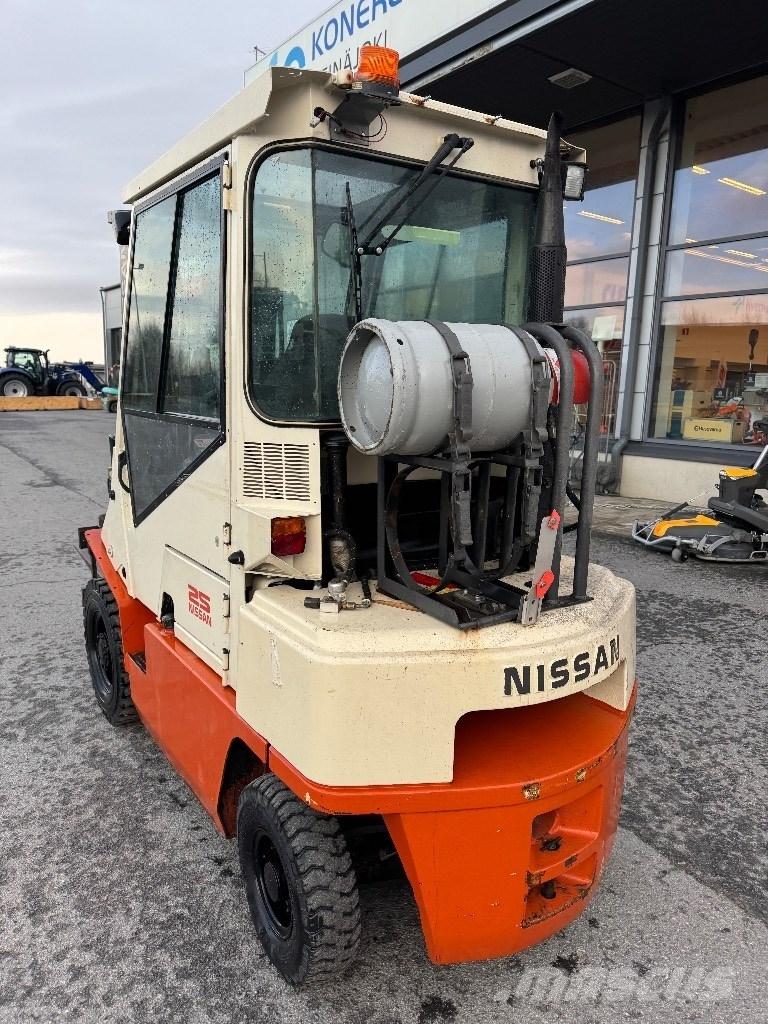 Nissan 25 Gas Stapler